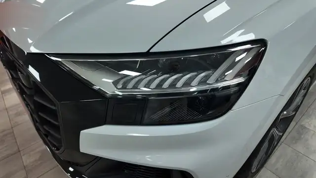Audi Q8 view 11