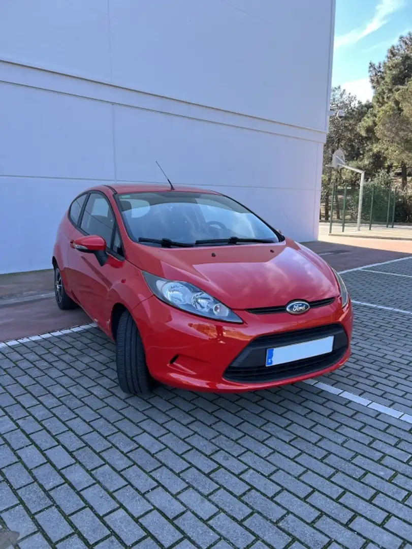 Ford Fiesta 1.25 Trend 82 Rojo - 2