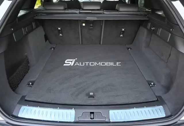 Land Rover Range Rover Velar view 15