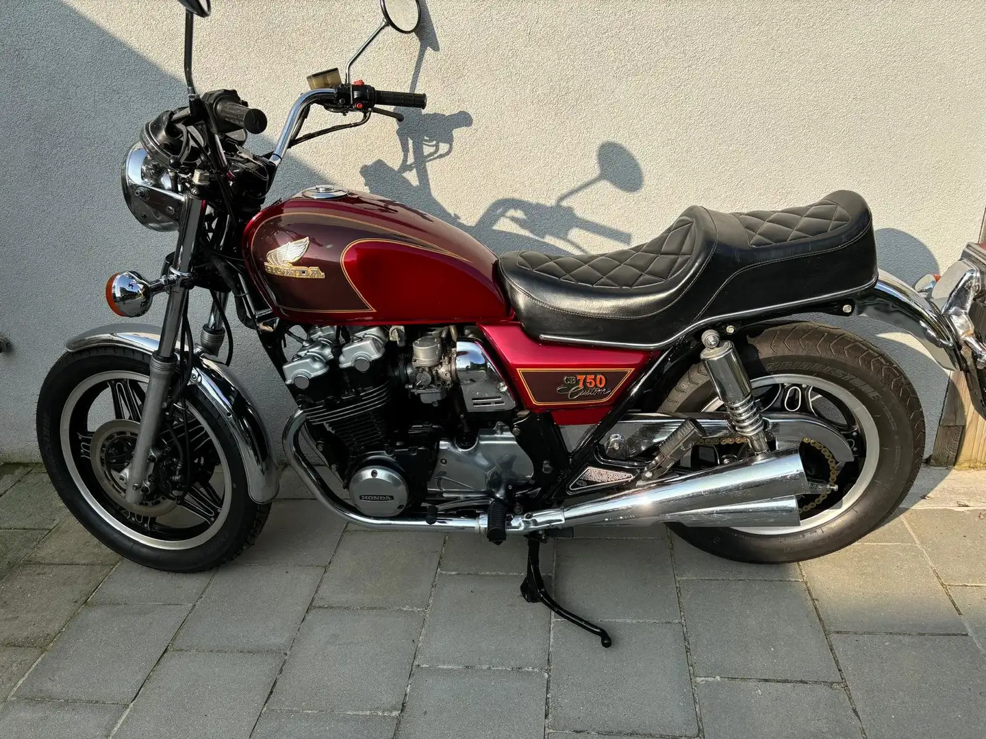 Honda CB 750 Custom Rojo - 1