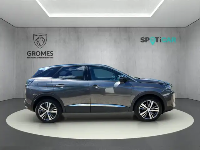 Peugeot 3008 view 2