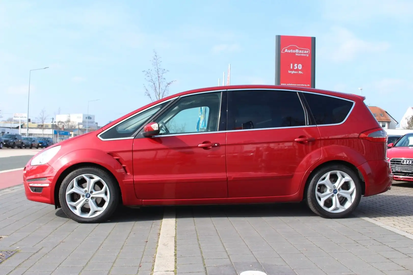 Ford S-Max Titanium 2.2 TDCi / 200 PS / 18 Zoll Červená - 1