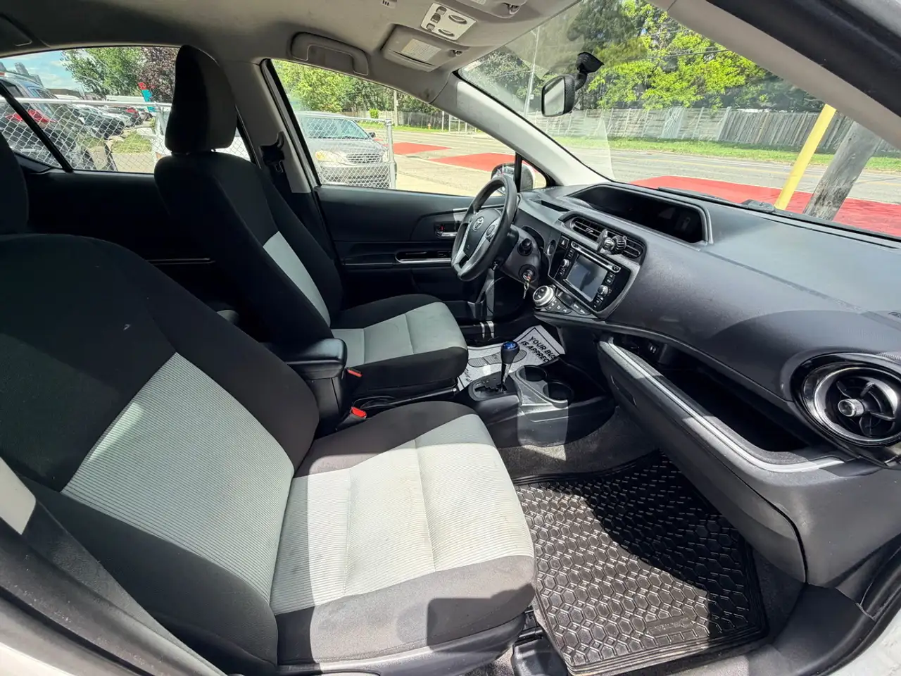 Toyota Prius c photo Toyota Prius c