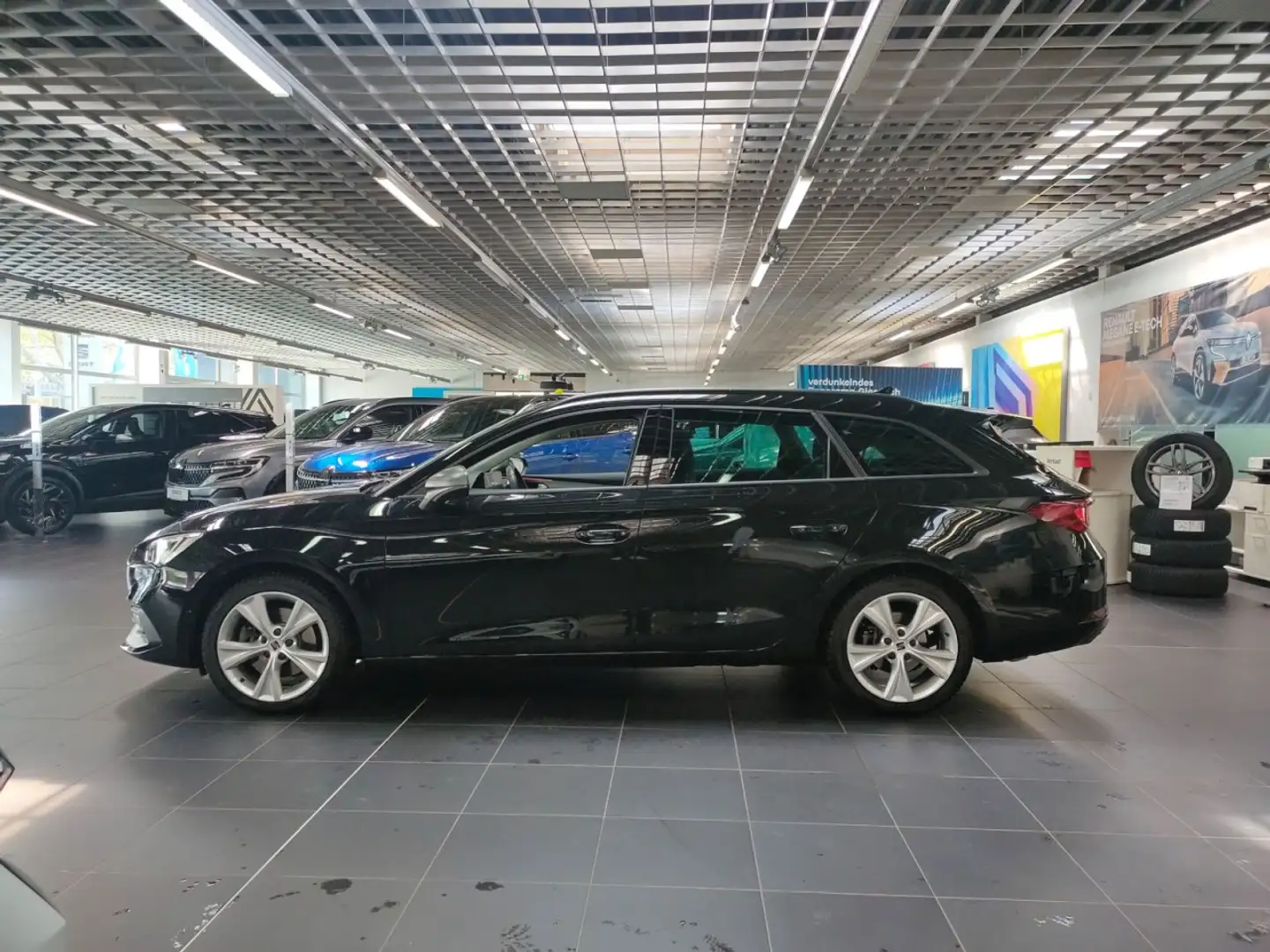 SEAT Leon Sportstourer 2.0 TDI FR 4Drive Klima Navi Schwarz - 2