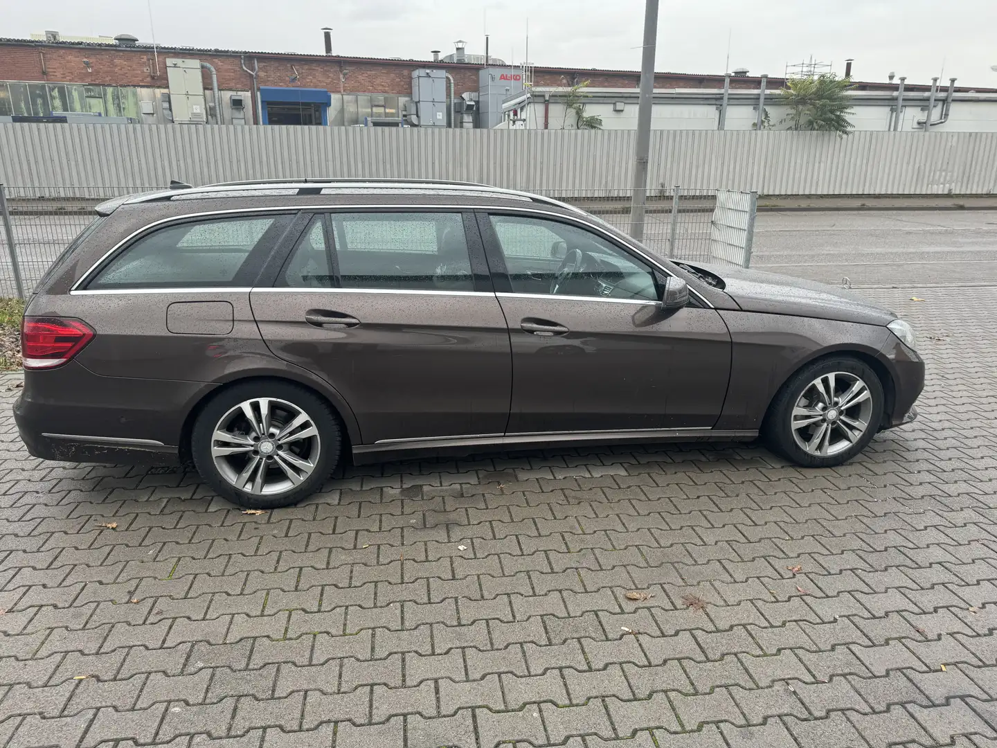 Mercedes-Benz E 220 !!!!!MOTORSCHADEN!!!! E 220 BlueTec (212.201) Brun - 2