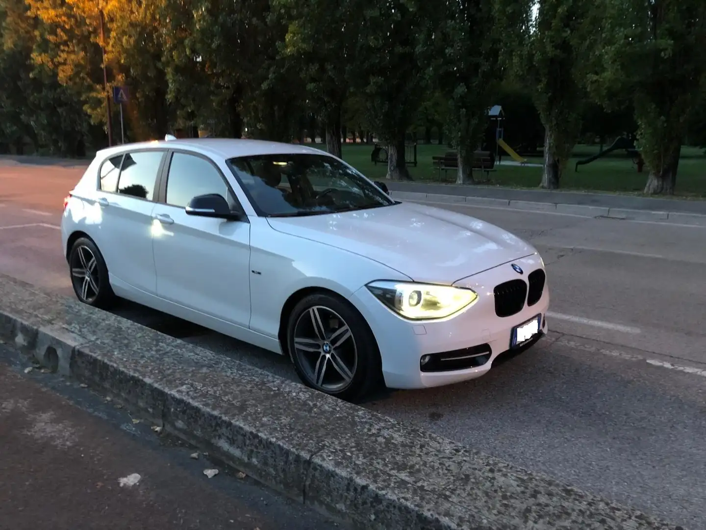 BMW 116 116d 5p Sport - 1