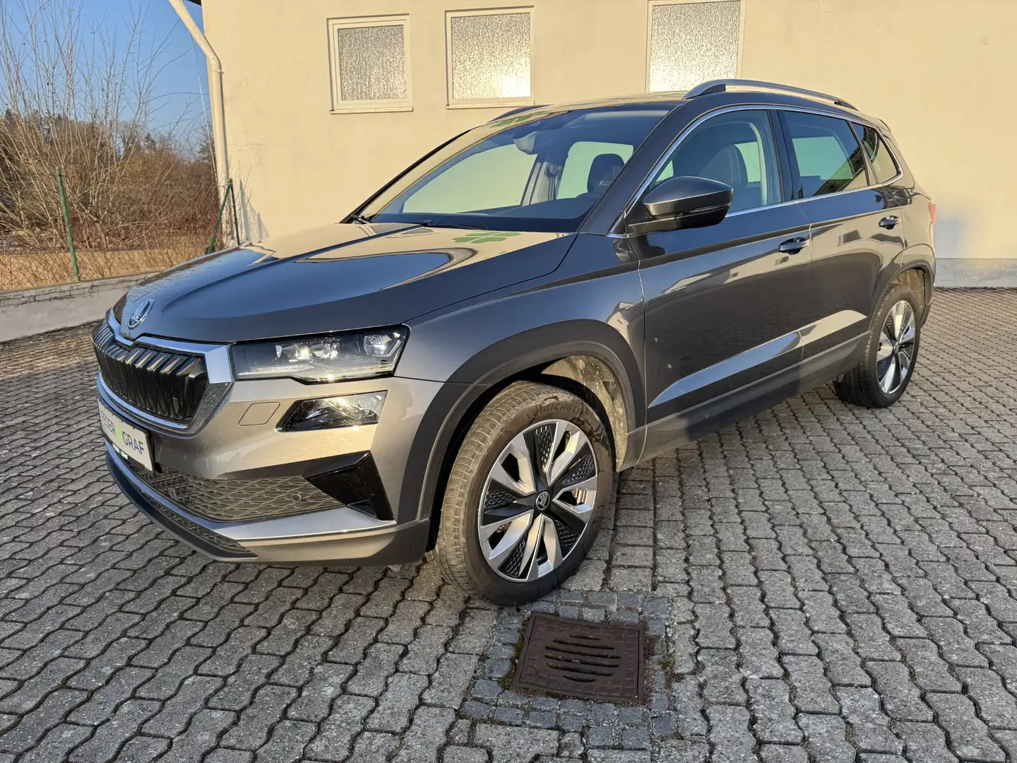 Skoda Karoq Style 2.0 TDI ACC AHK eSITZE MATRIX Grau - 2
