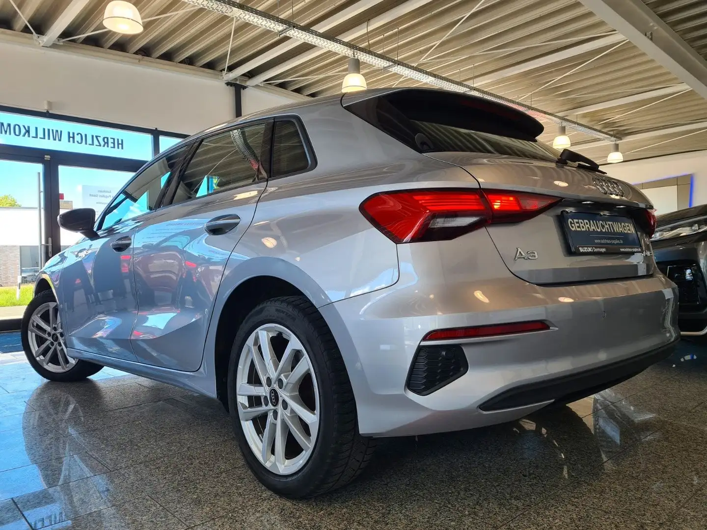 Audi A3 Sportback 40 TFSI e basis Plateado - 2