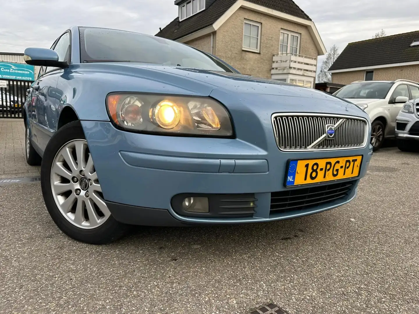 Volvo V50 2.4 Momentum Blue - 1