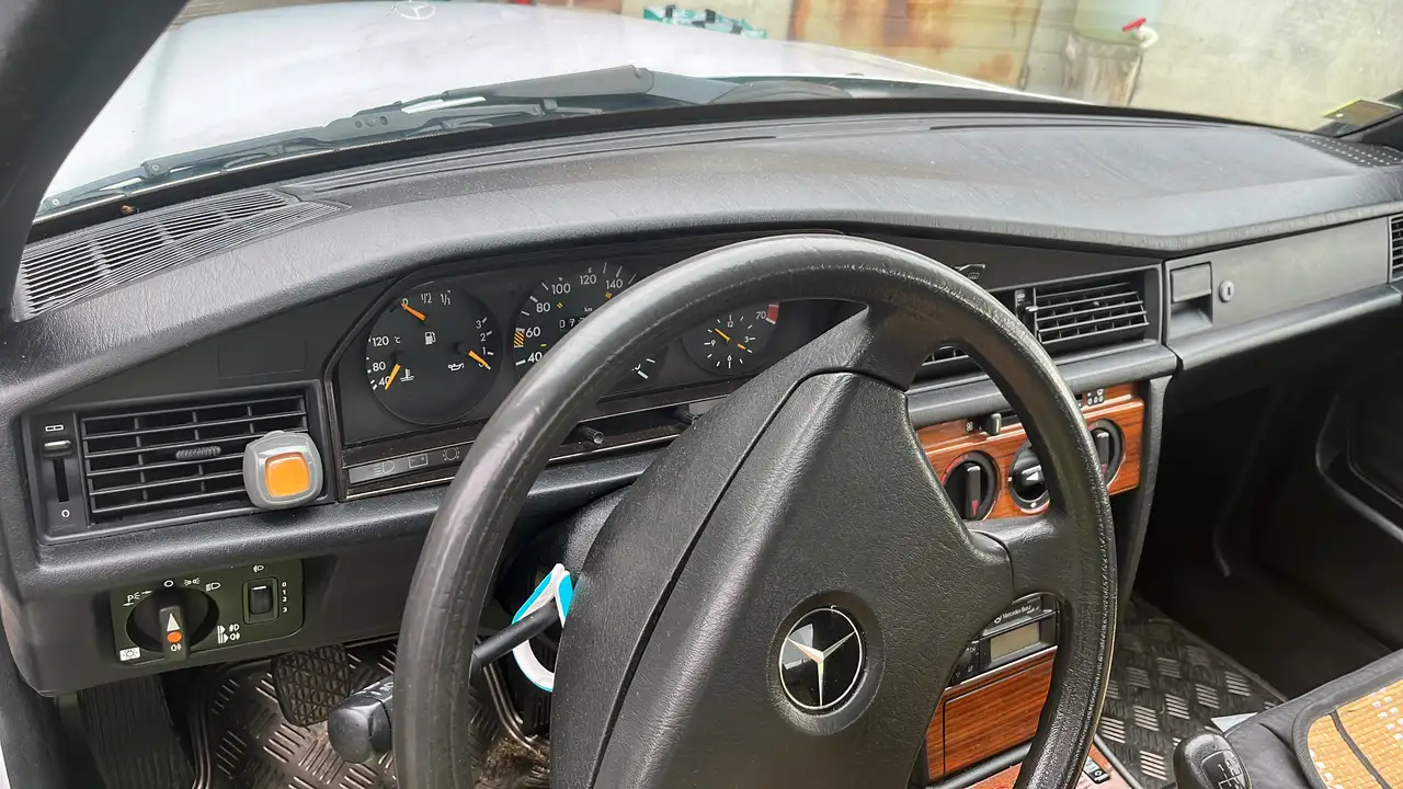 Mercedes-Benz 190 2.0 E 122cv, foto 5