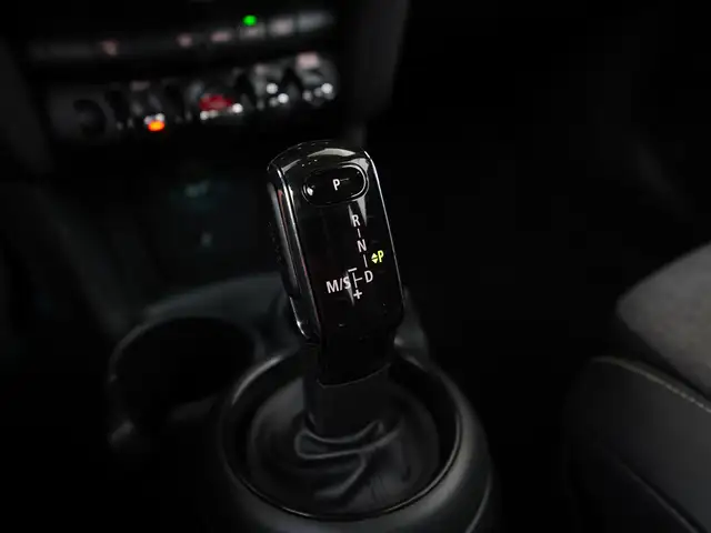 Mini Hatch view 11