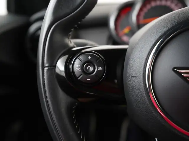 Mini Hatch view 7