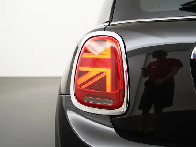 Mini Hatch view 21