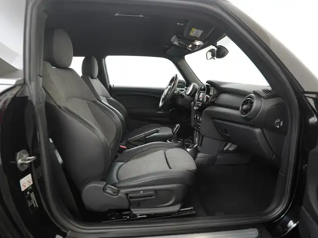 Mini Hatch view 3