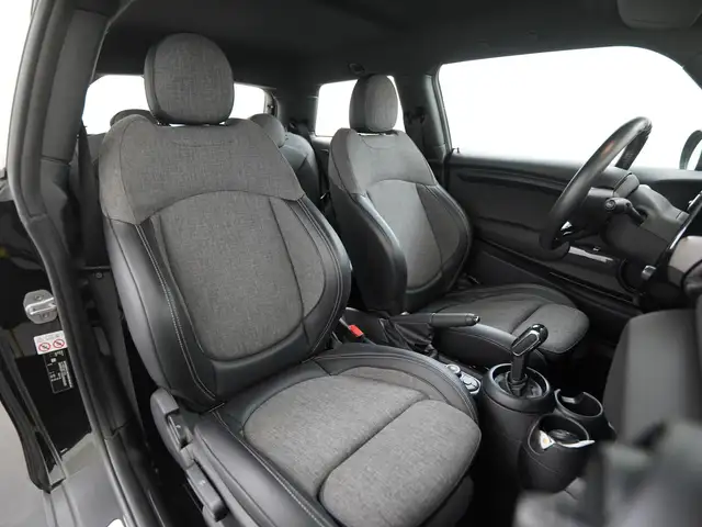 Mini Hatch view 24