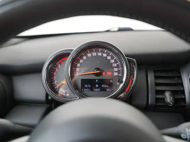Mini Hatch view 8