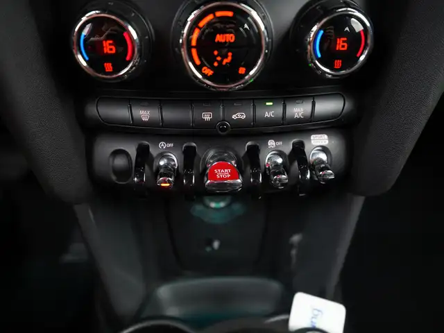 Mini Hatch view 12