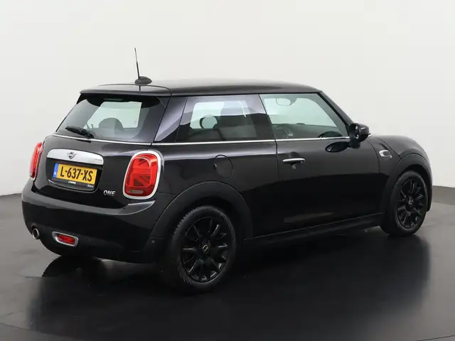 Mini Hatch view 4