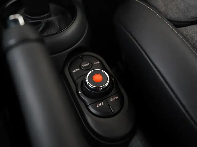 Mini Hatch view 10