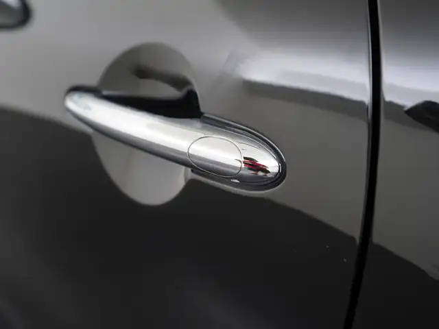 Mini Hatch view 28