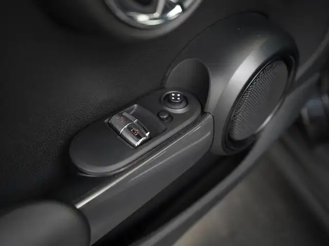 Mini Hatch view 29