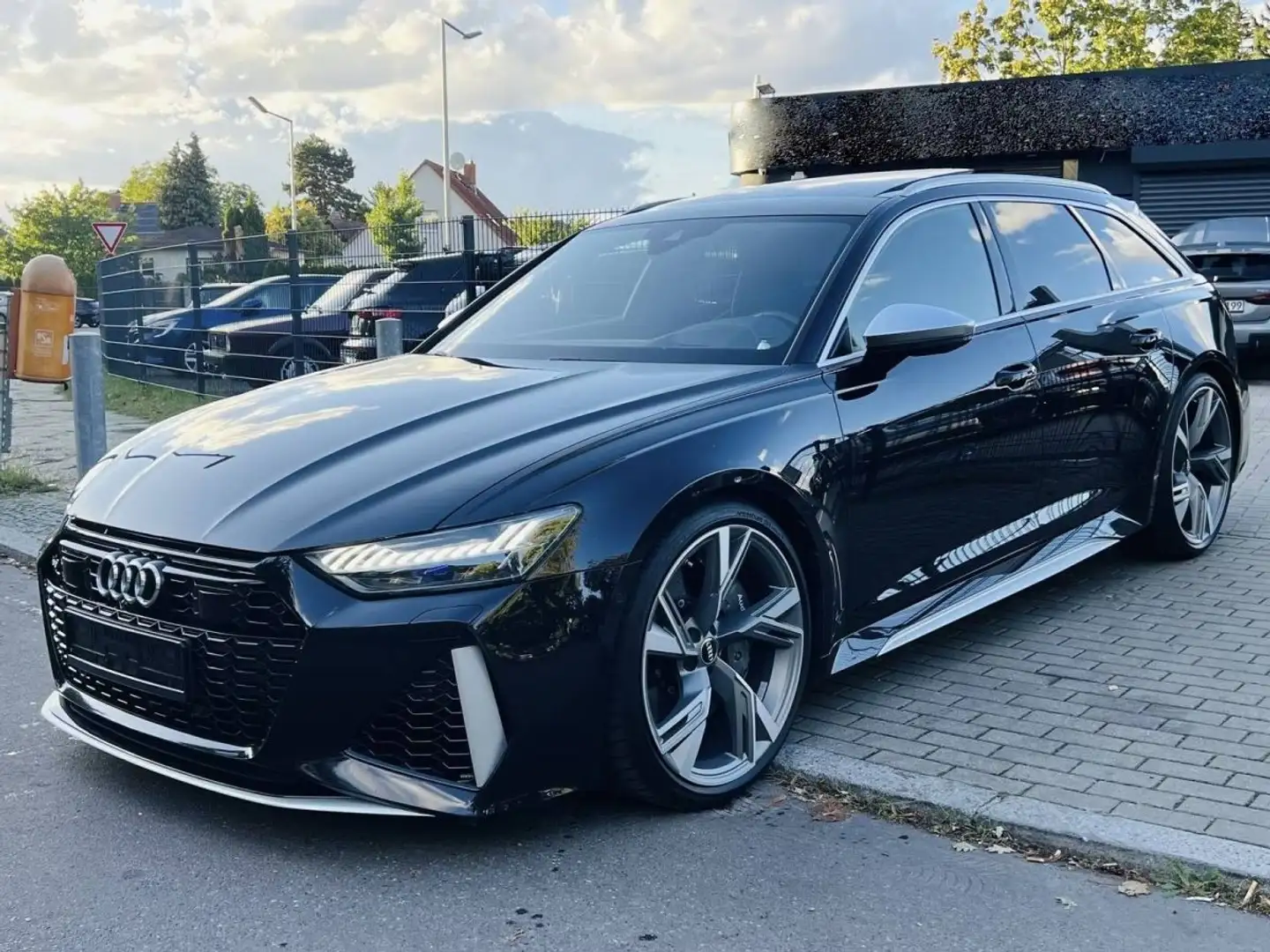 Audi RS6 Avant QUT*DYNAMIQUE*MATRICE*HUD*PANO*360*B&O* Noir - 1