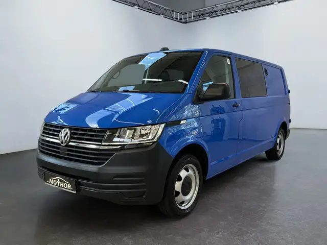 Volkswagen Transporter view 2