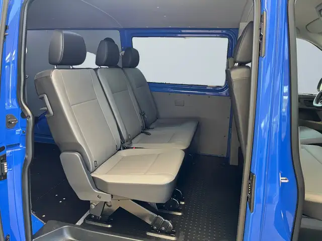 Volkswagen Transporter view 11
