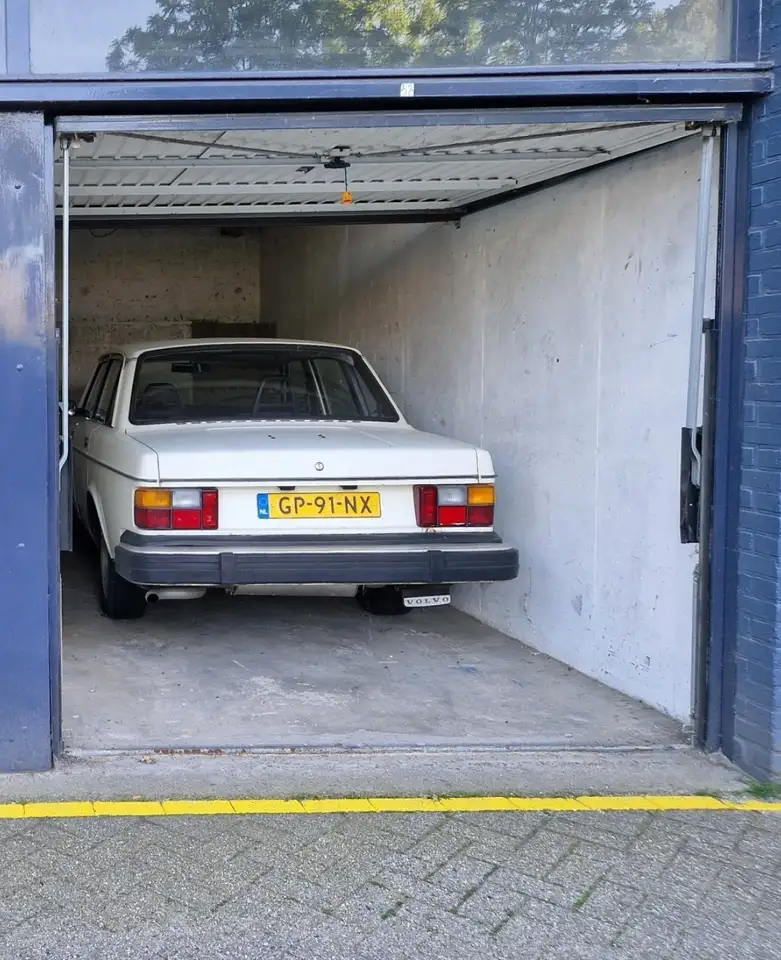 Volvo 240, foto 2