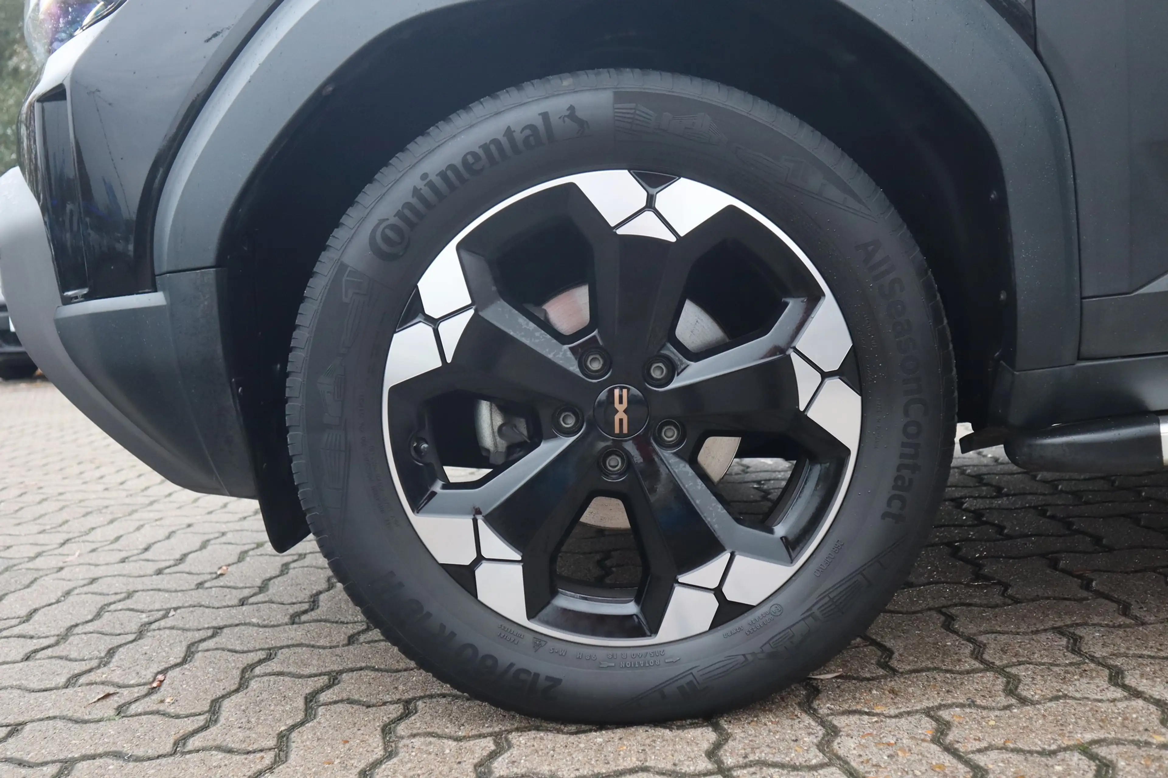 Dacia Duster TCe 130 4x4 Extreme LED Navi Kamera AHK — photo 9