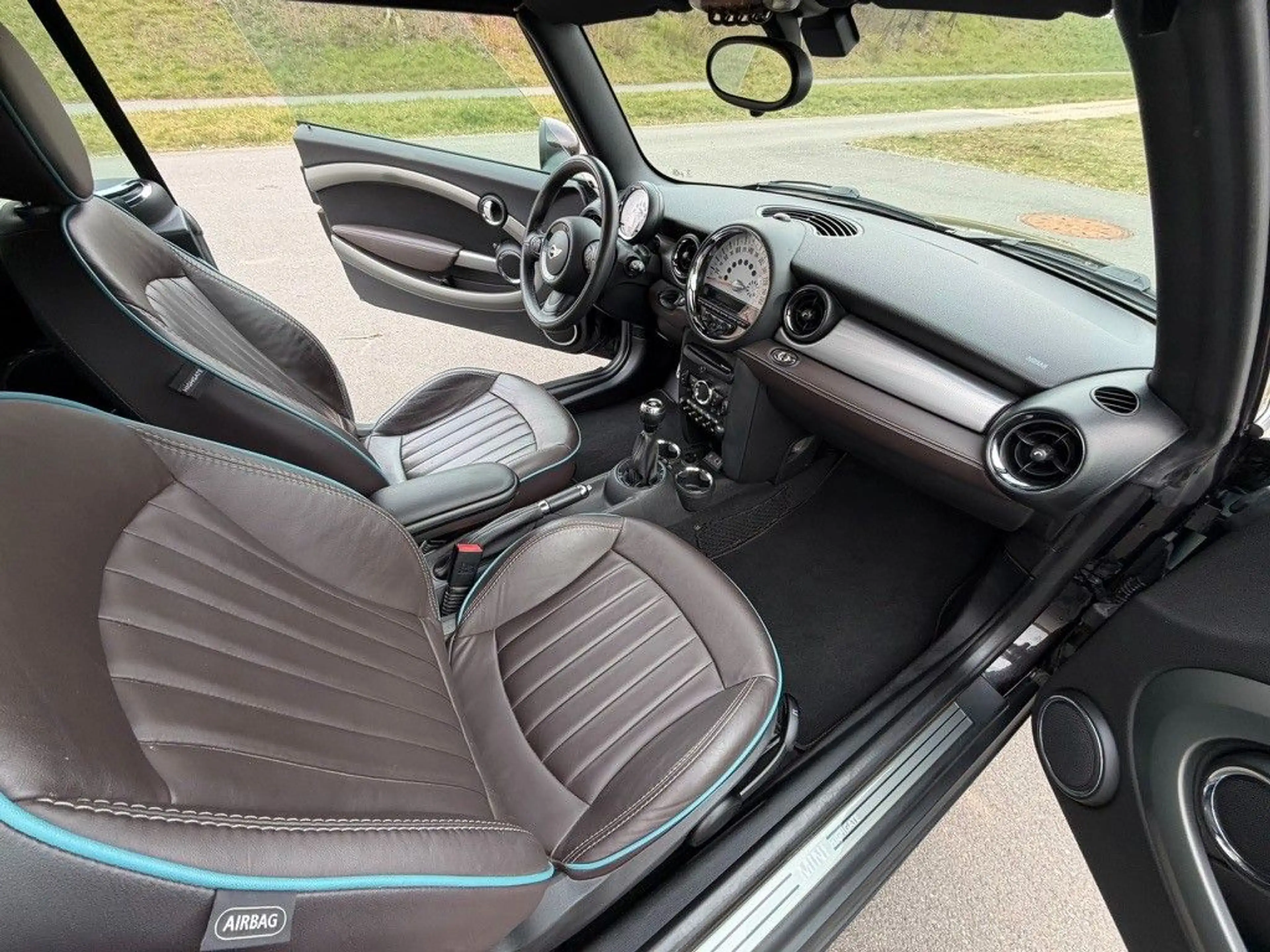 MINI Cooper SD Cabrio — photo 11