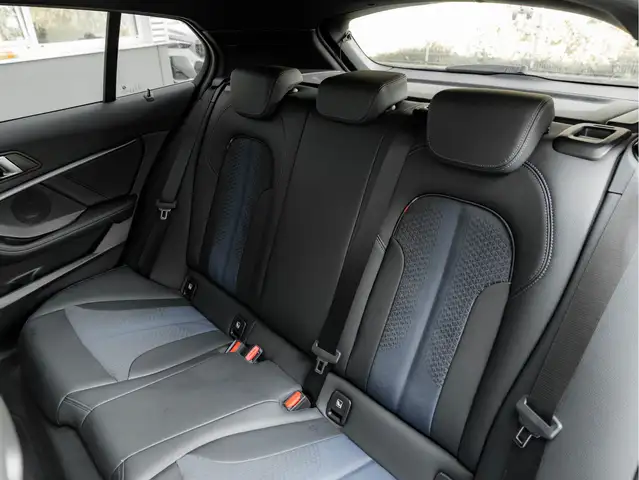 BMW 1 Series view 24