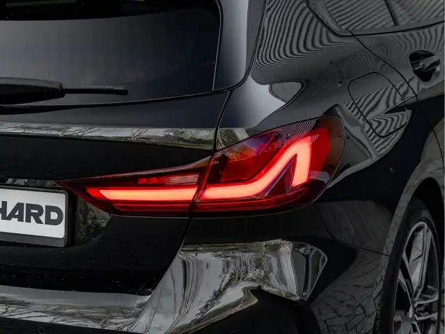 BMW 1 Series view 12