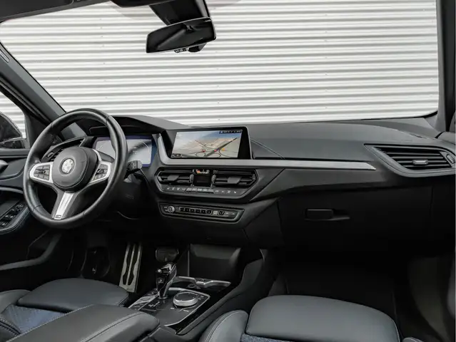 BMW 1 Series view 4