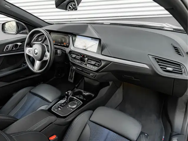 BMW 1 Series view 18