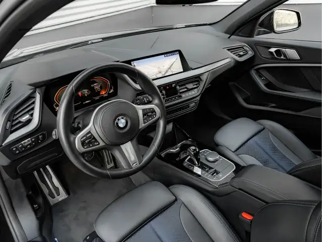 BMW 1 Series view 16