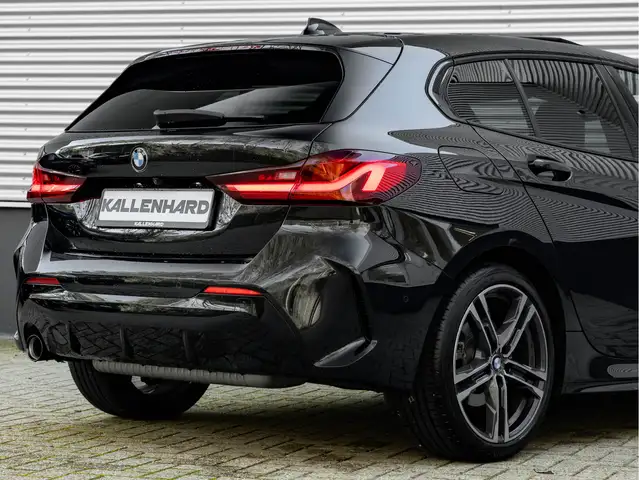BMW 1 Series view 10