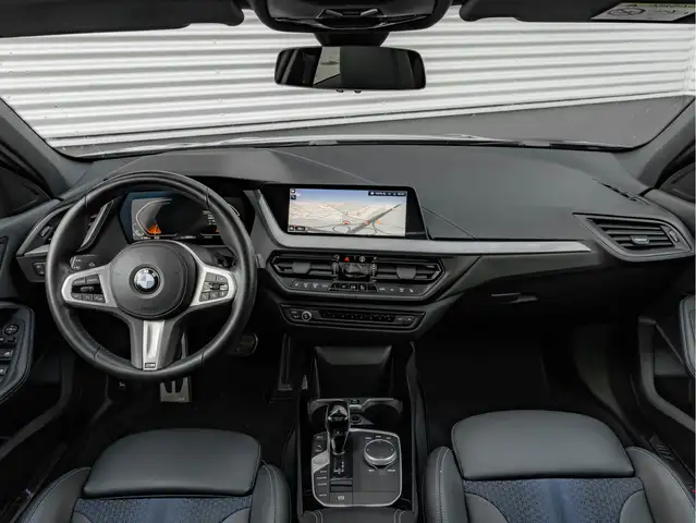BMW 1 Series view 17