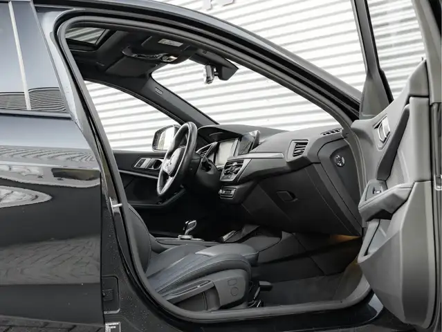 BMW 1 Series view 21