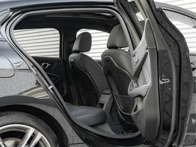 BMW 1 Series view 26