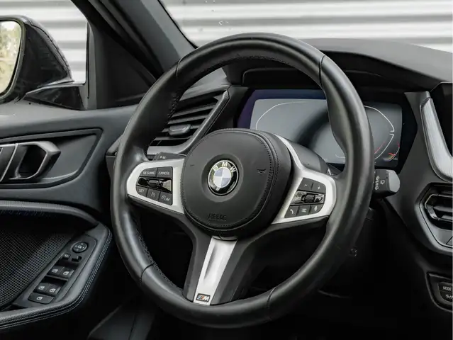 BMW 1 Series view 27
