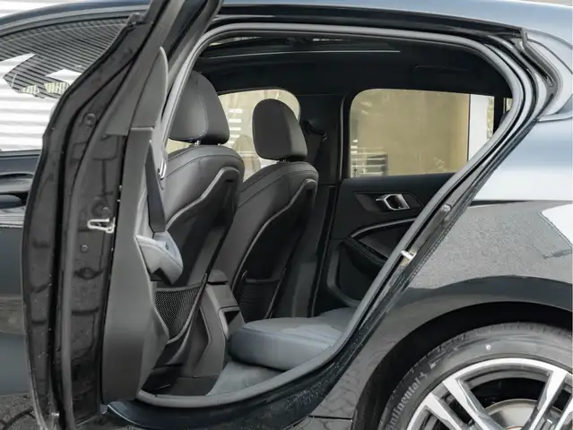 BMW 1 Series view 22
