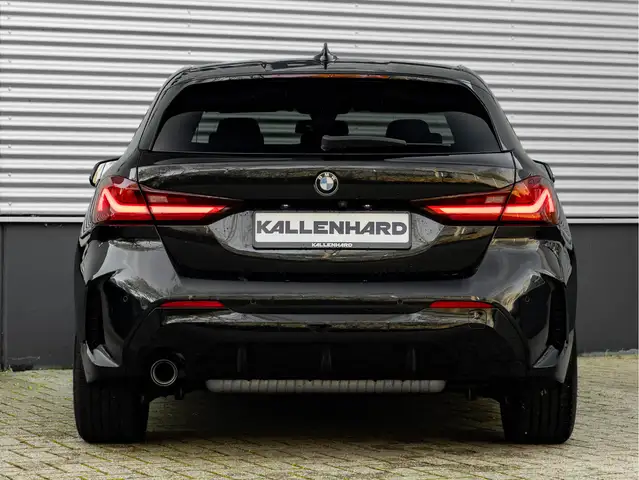 BMW 1 Series view 6