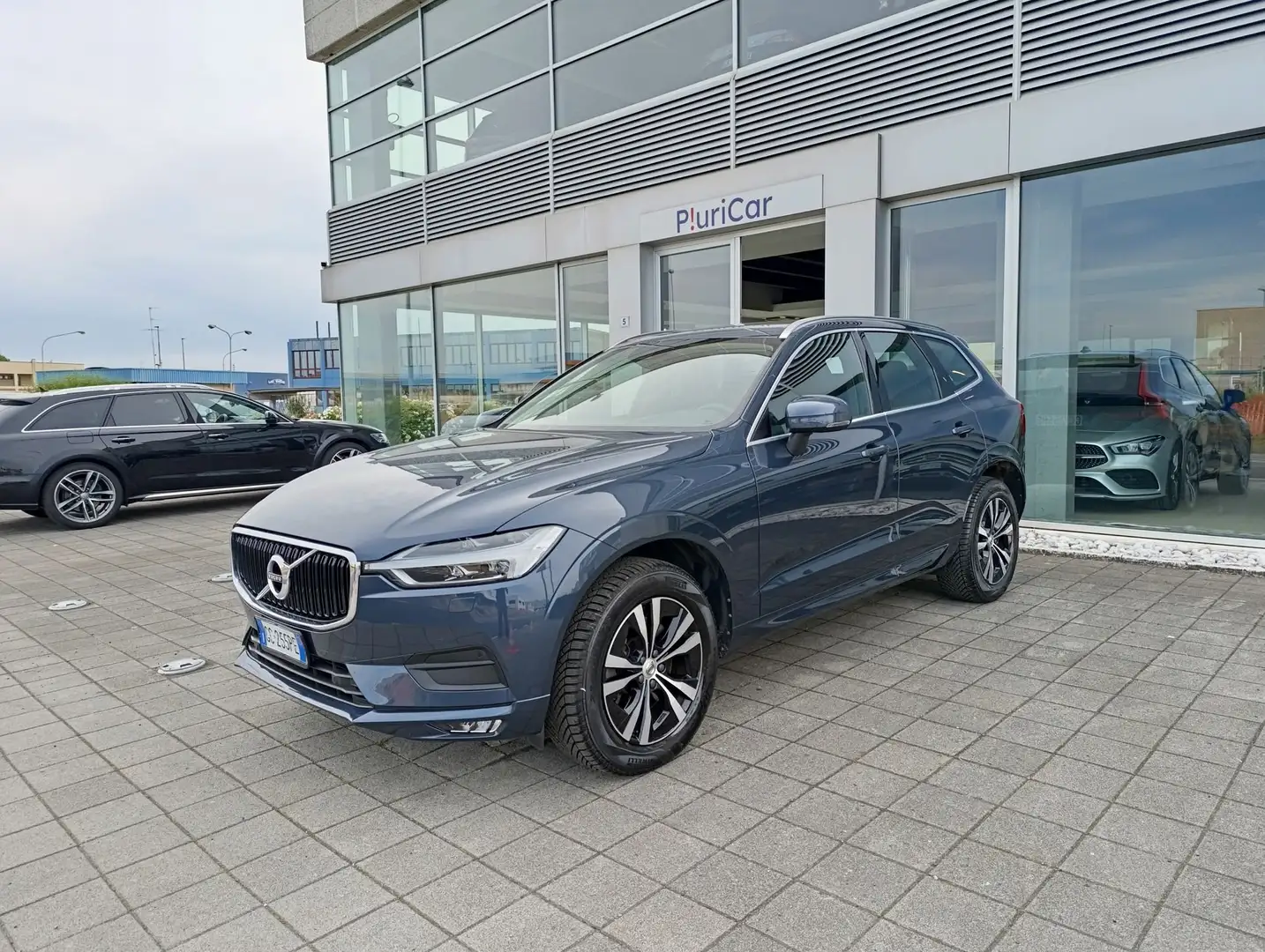 Volvo XC60 B4 (d) AWD Geartronic Momentum Pro FariLED BLIS Blu/Azzurro - 1