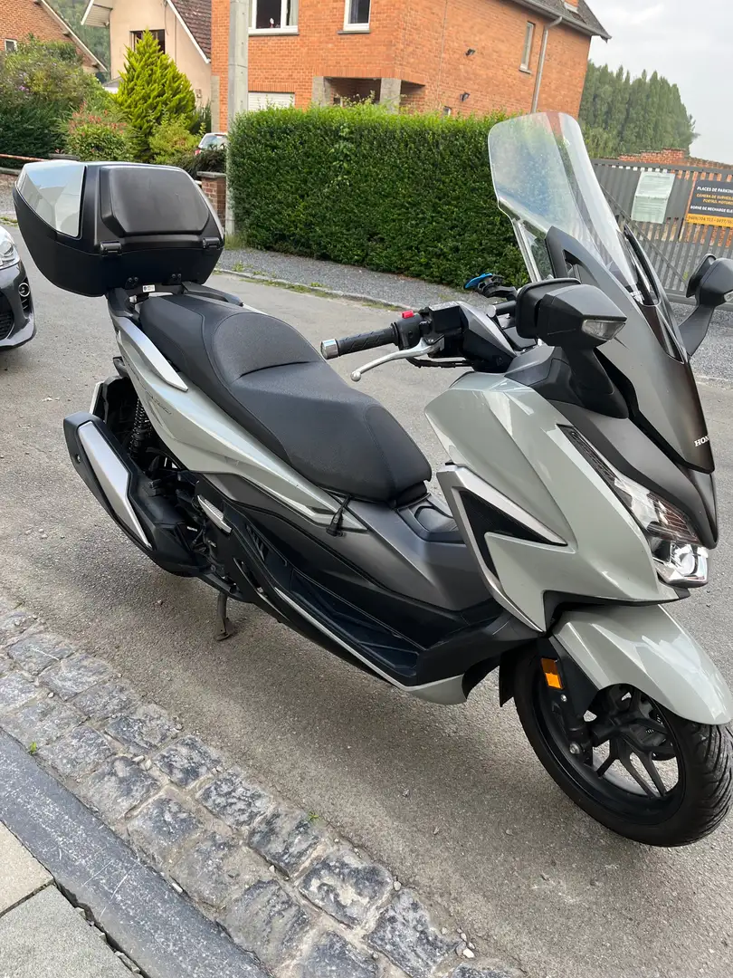 Honda Forza 350 Année 2021 40500km Šedá - 1