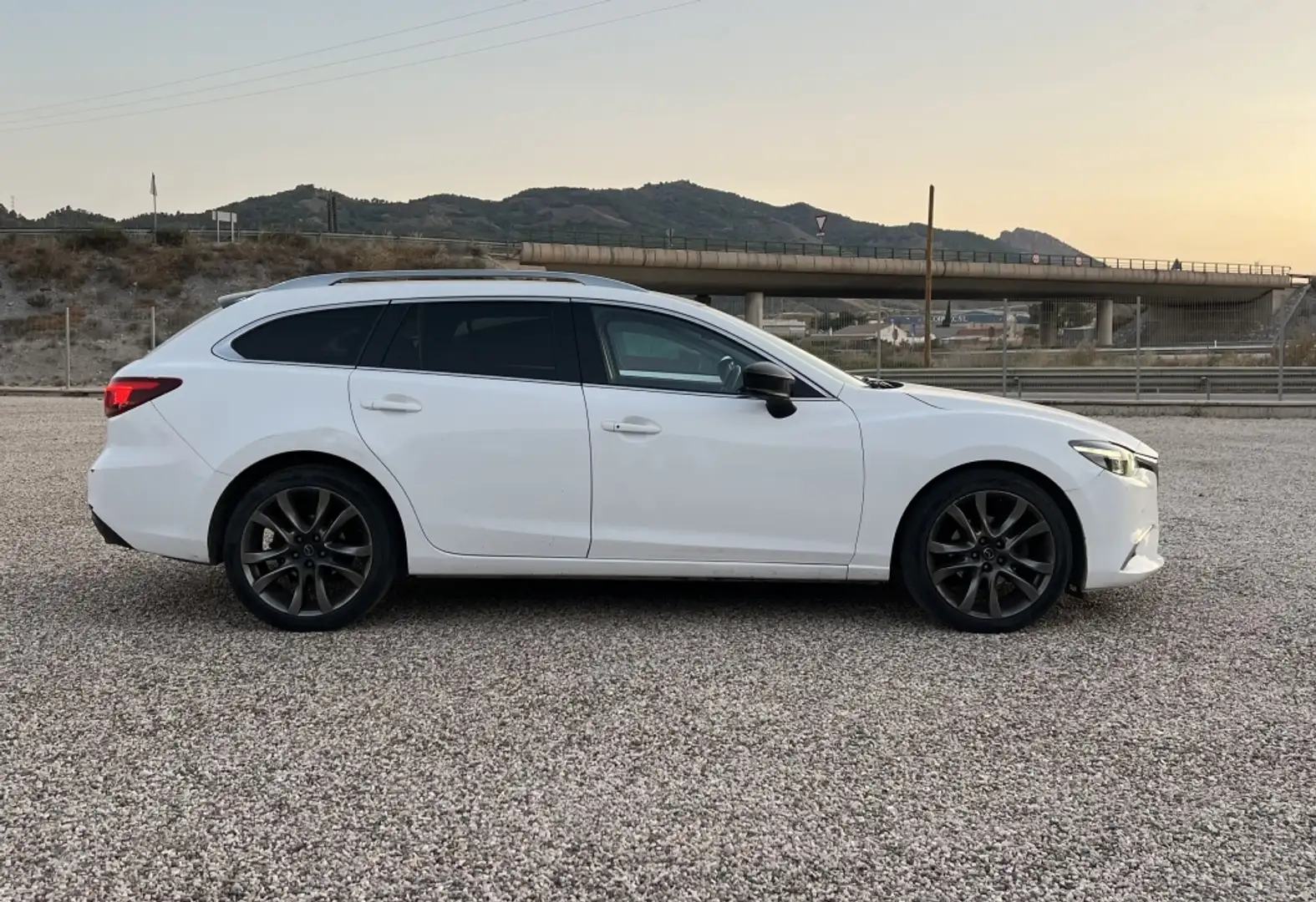 Mazda 6 2.2DE Lux.+Prem.Black+Travel(Navi) 129kW Blanco - 2