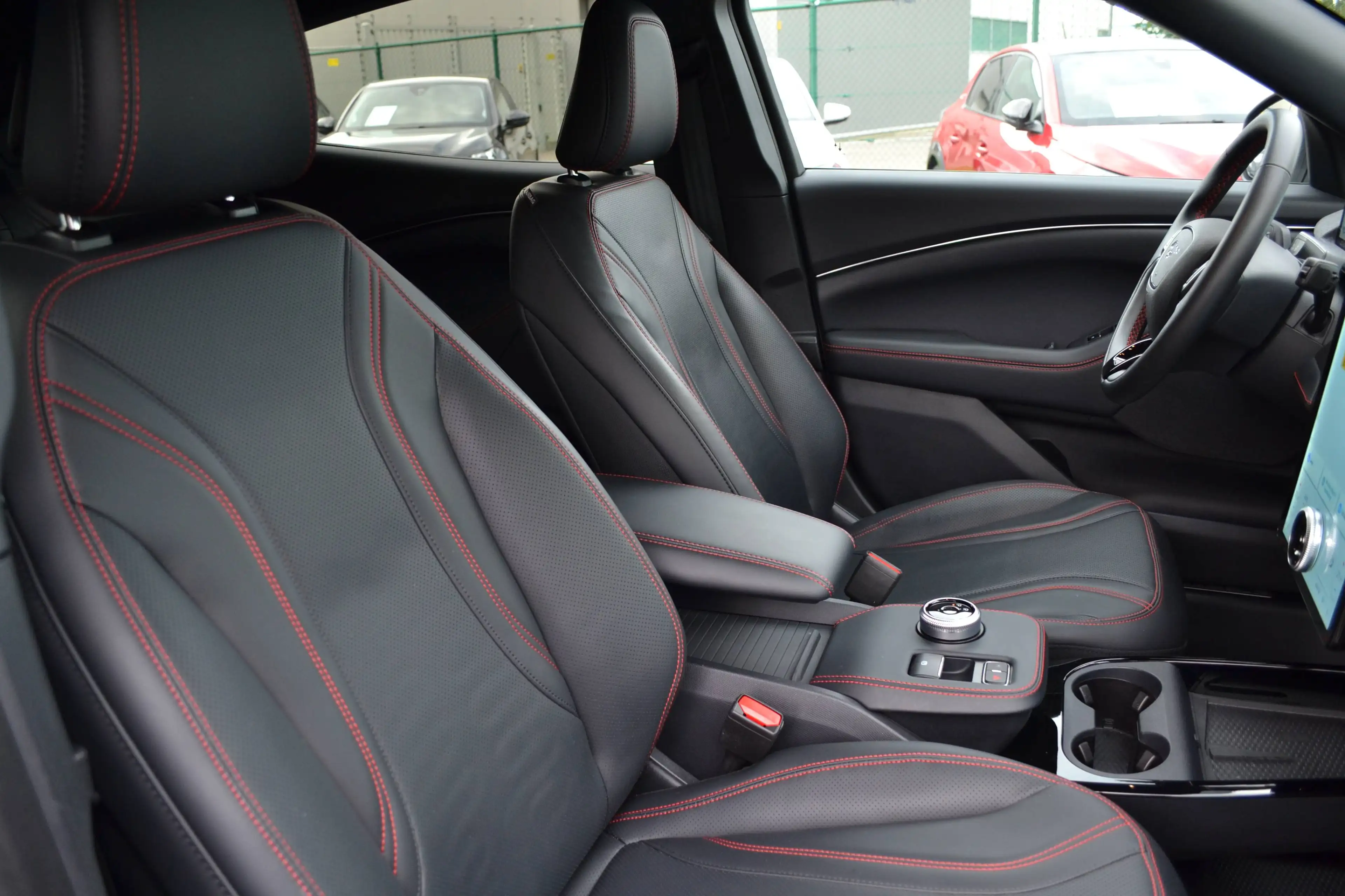 Ford Mustang Mach-E Mustang Mach-E 99 kWh AWD Extended Range — photo 8