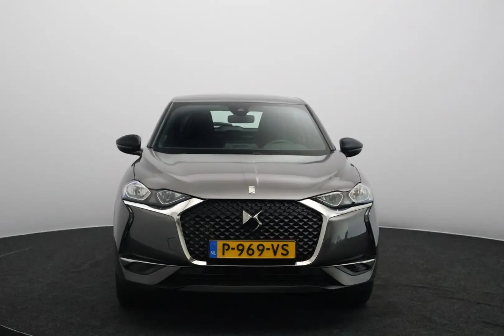 DS Automobiles DS 3 Crossback 1.2 PureTech Montmartre | Navigatie | Apple Carpla Grijs - 2