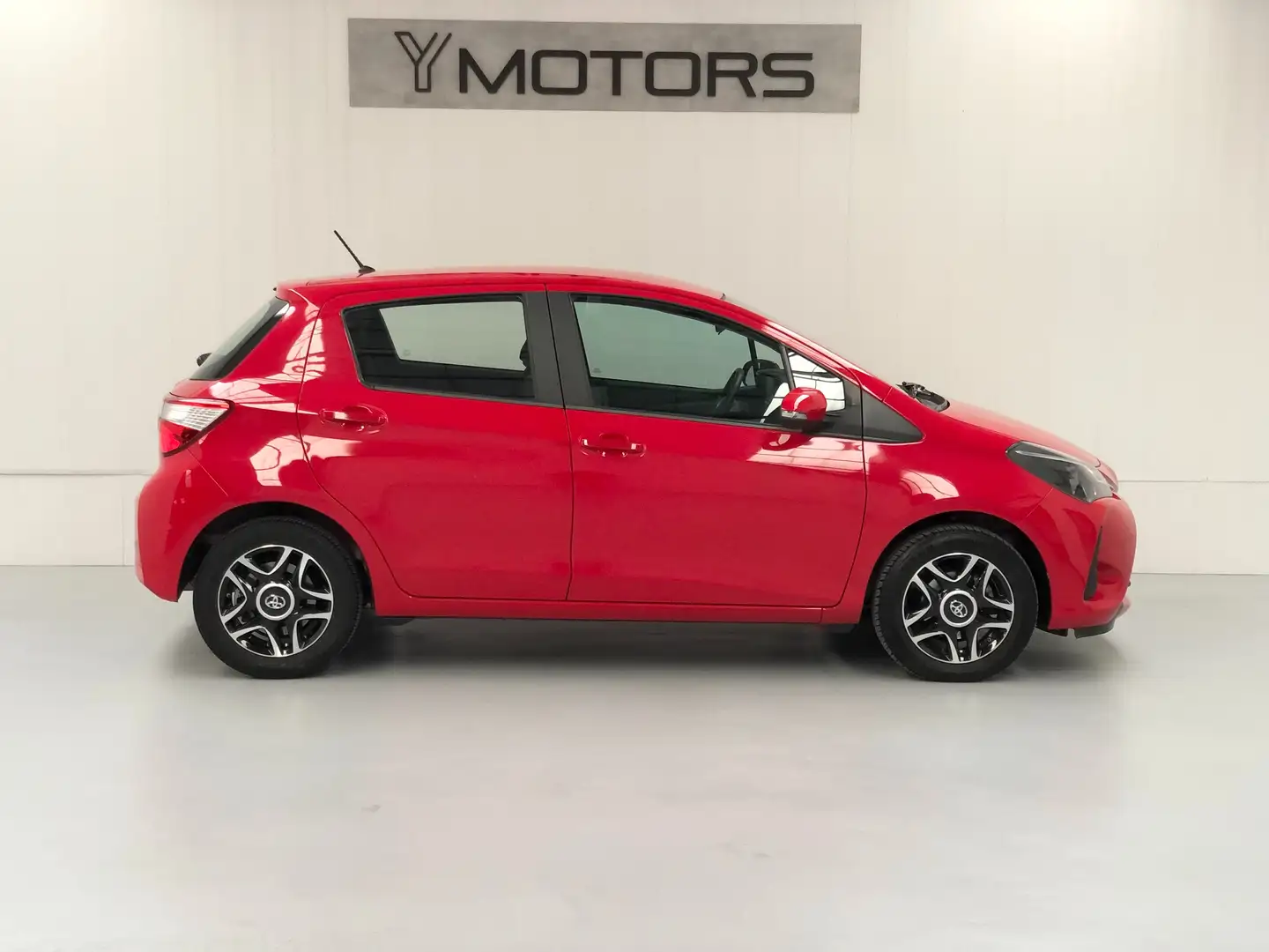 Toyota Yaris 1.5i 24.000 KM! 5 PORTES CLIM CAMERA CAR PLAY Rouge - 2