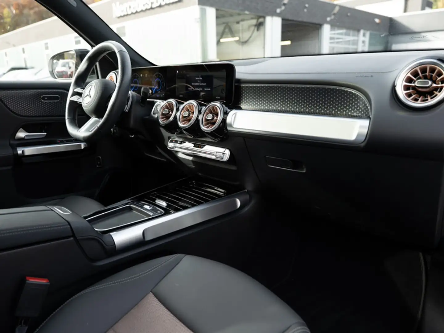 Mercedes-Benz EQB 300 4M ElectricArt/Pano/Night/Distr/7Sitzer Blanc - 2